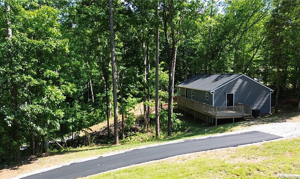 1st image of 3662 Lakeview Dr