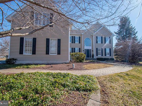 2nd image of 1981 Boxwood Dr