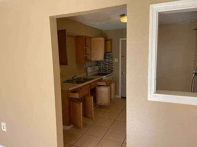 2 bed, 750 sqft, $1,250 — Photo 2