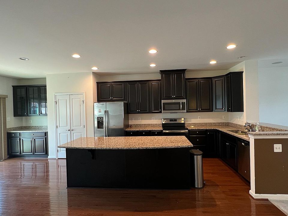 1st image of 46 Ontario Dr