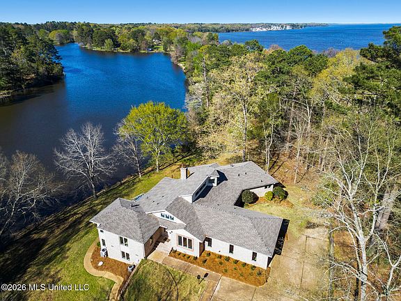 2nd image of 545 Pawnee Way