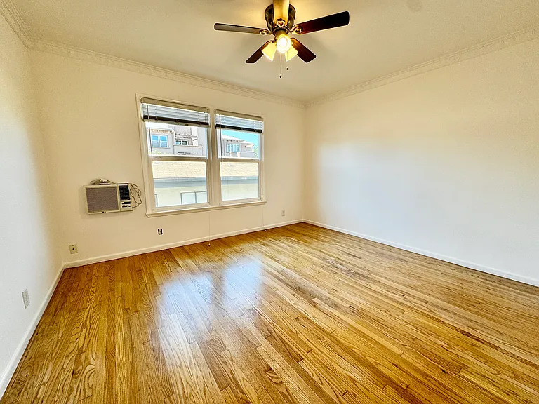 1266 N Laurel Ave #11 — Photo 20