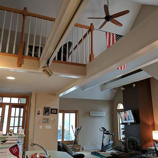 2nd image of 33 Jeronimo Ct