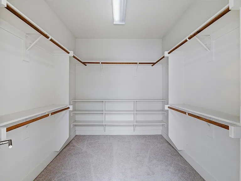 207 Adrian Dr — Photo 17