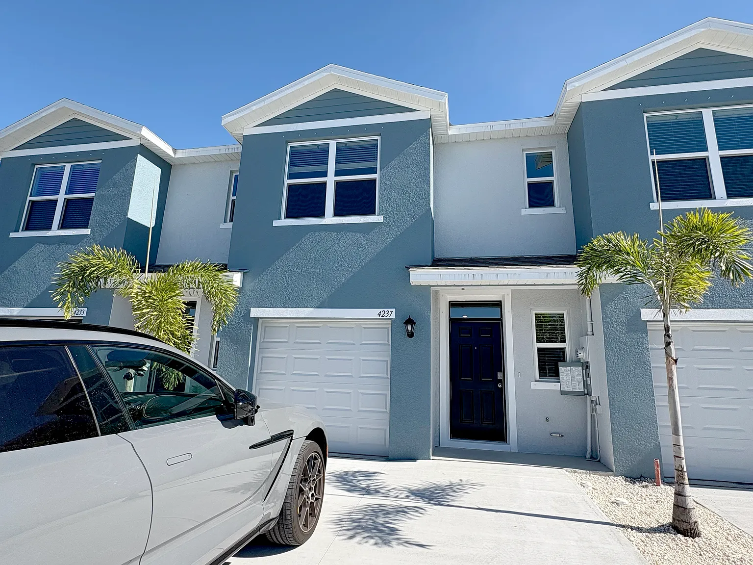 3 bed, 1464 sqft, $2,100 — Photo 1