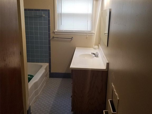 5th image of 517 S 78th East Ave