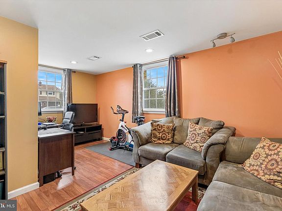 4th image of 1424 Brierwood Rd