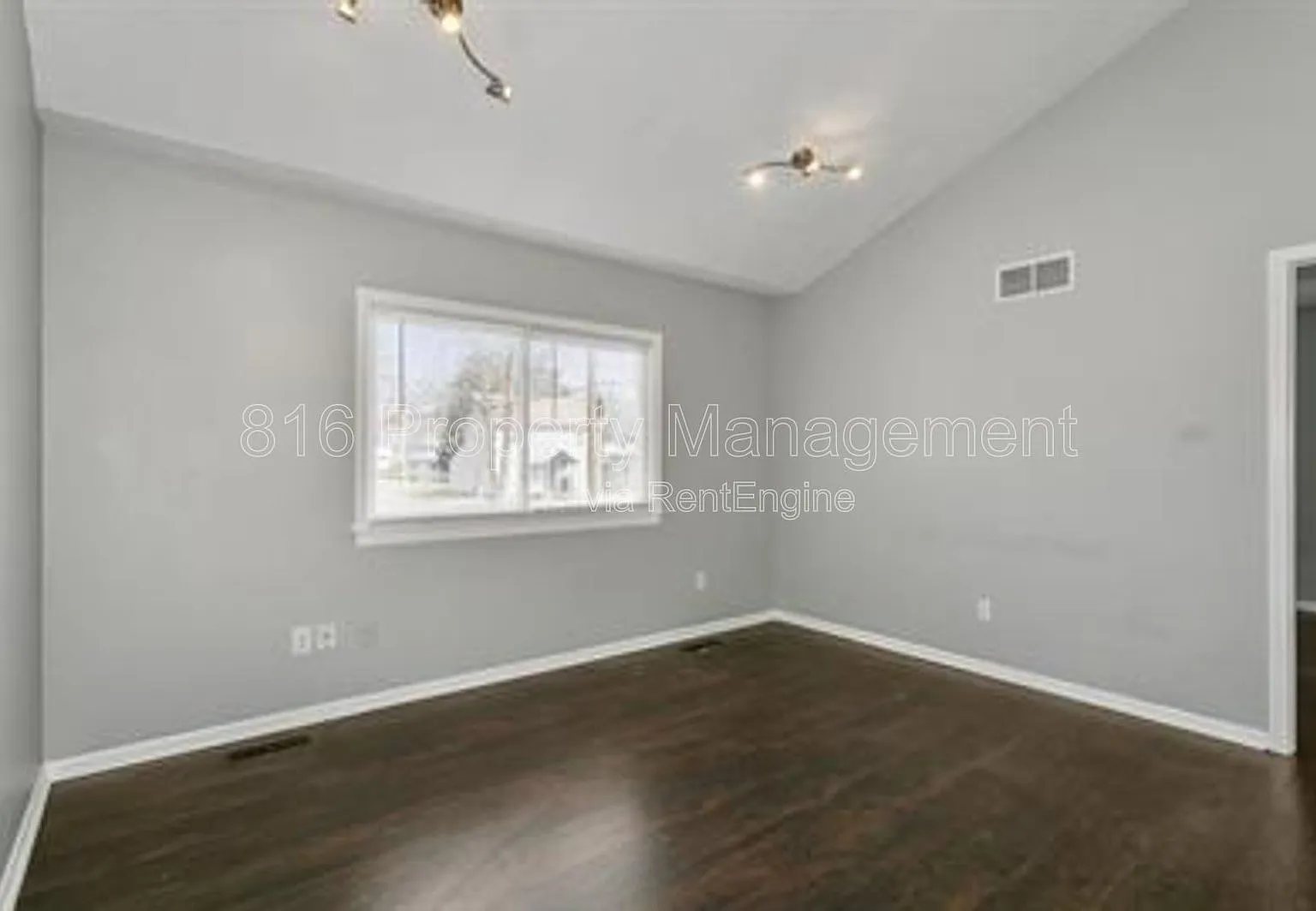 2 bed, 1.0 bath, 840 sqft, $850 — Photo 2