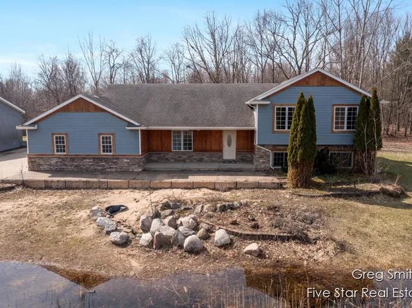 4230 Fenwick Dr, Dorr, MI 49323