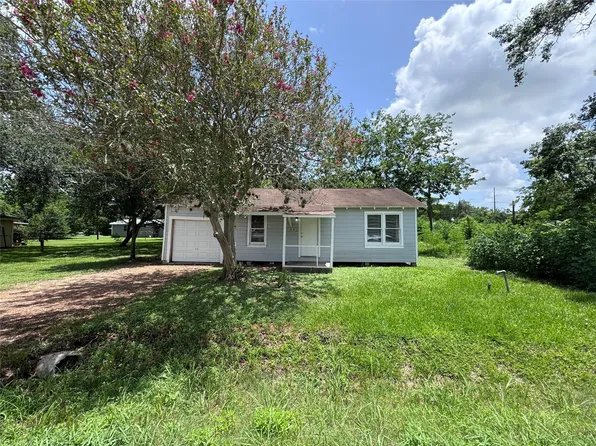 1314 Ella St, El Campo, TX 77437