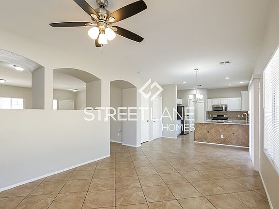 3rd image of 2920 W Keim Dr