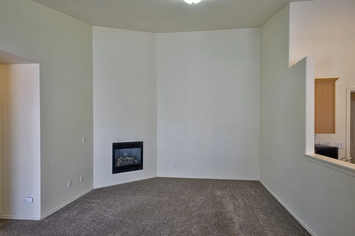 Building Photo - 882 NE Hidden Valley Dr #1