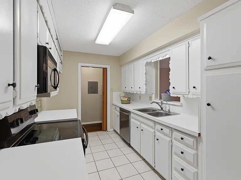 2113 Fleur De Lis Ct — Photo 5