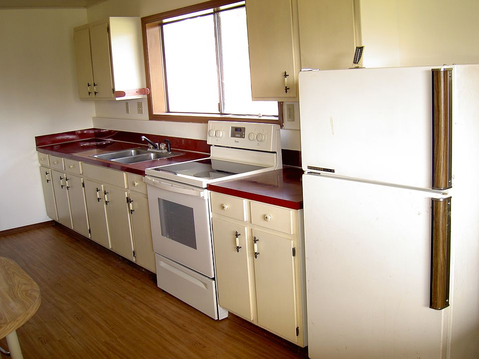 2nd image of 26 Echo Glen Rd