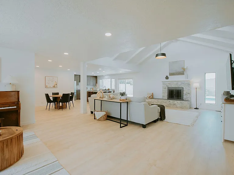 9514 Avenida Del Oso NE — Photo 7