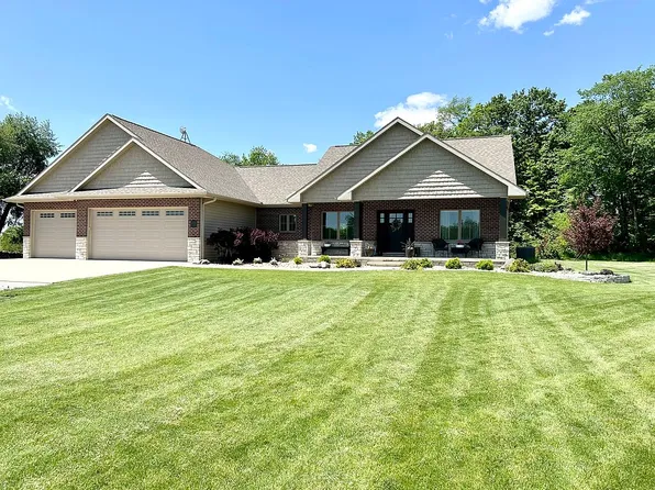6927 Betty Ln, Clinton, IL 61727