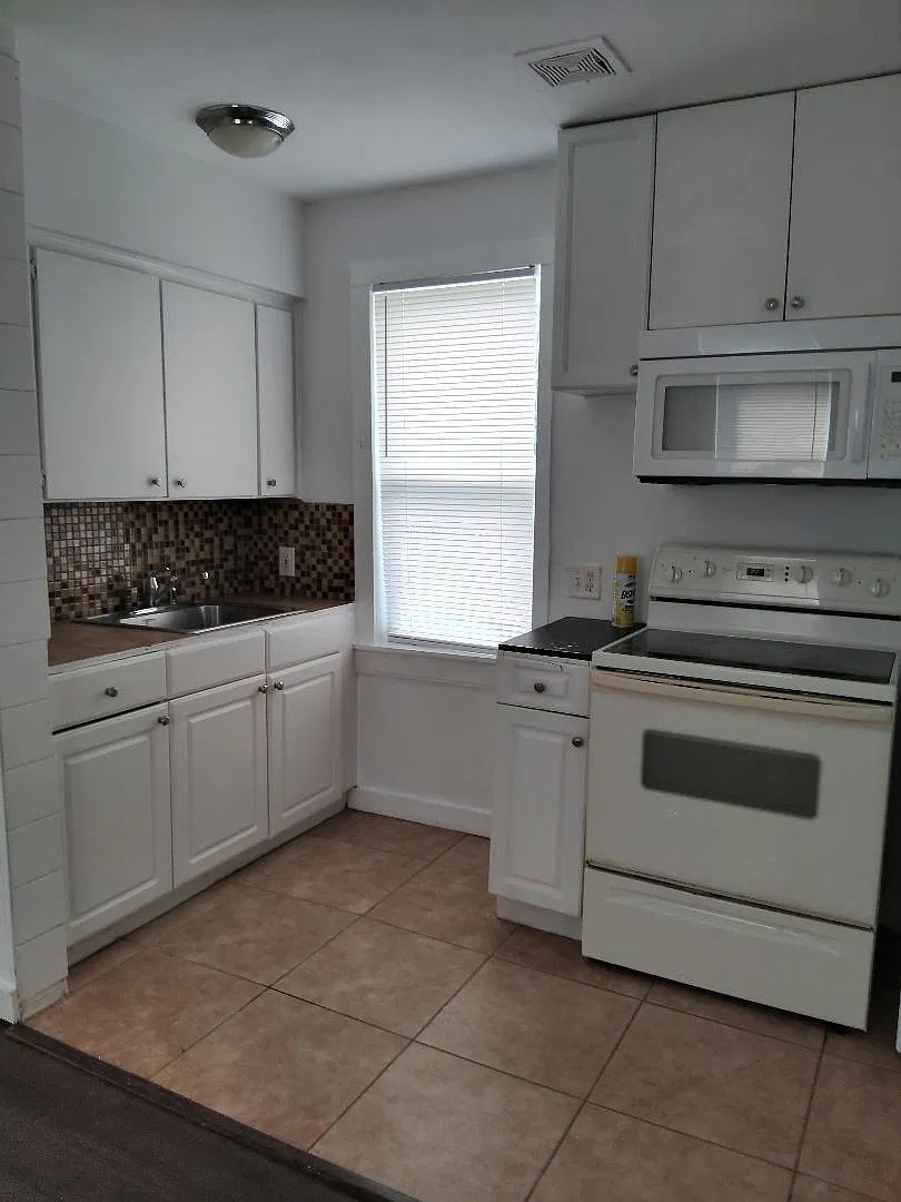 Studio, 1.0 bath, 336 sqft, $1,200 — Photo 4