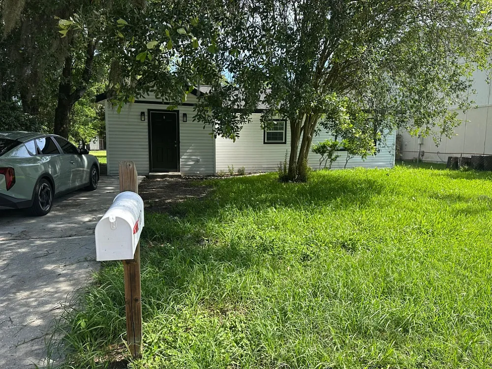 3 bed, 1000 sqft, $2,800 — Photo 1