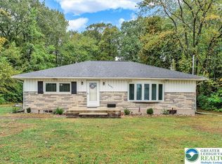 6097 Snyders Church Rd, Bath, PA 18014