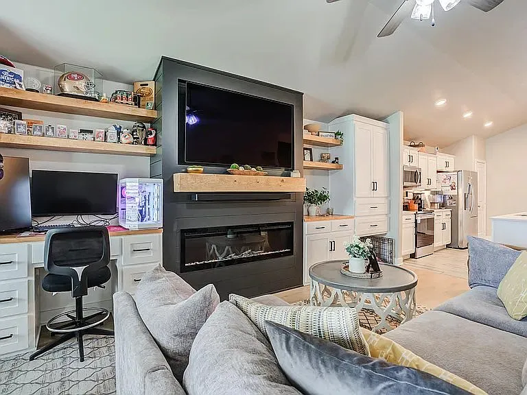 13819 Red Springs Ave — Photo 2