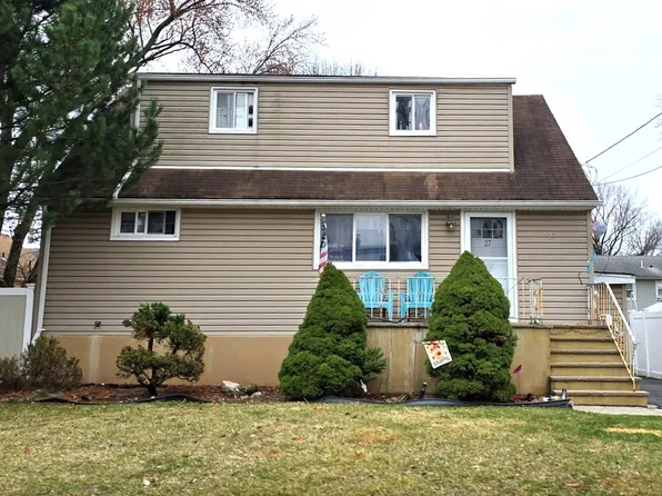 27 Bertolotto Ave, Little Ferry, NJ 07643