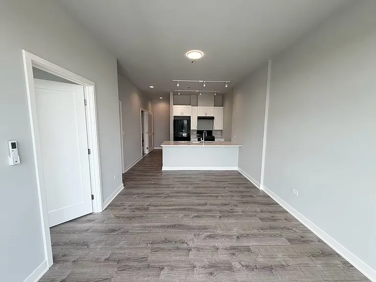 2807 S Halsted St #403 — Photo 8