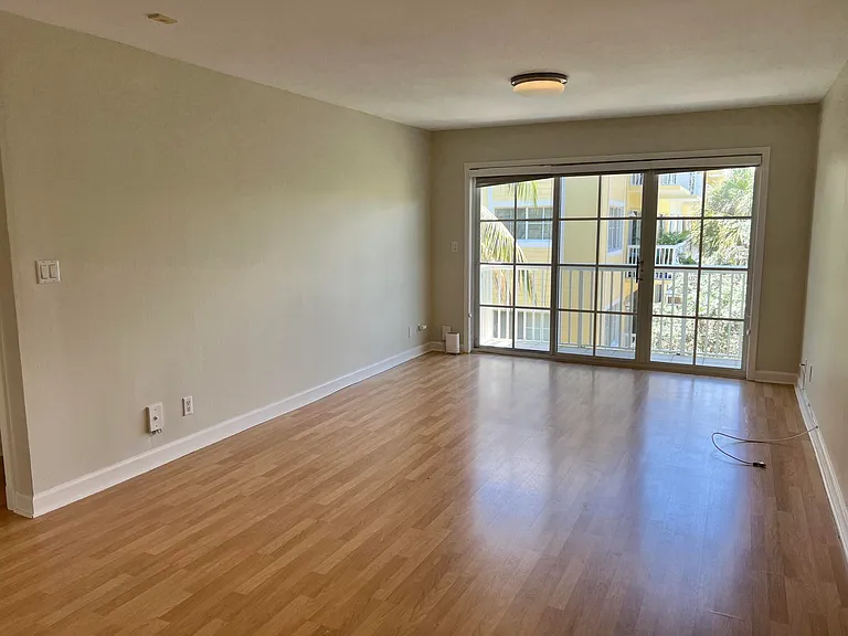 1515 E Broward Blvd #305 — Photo 3
