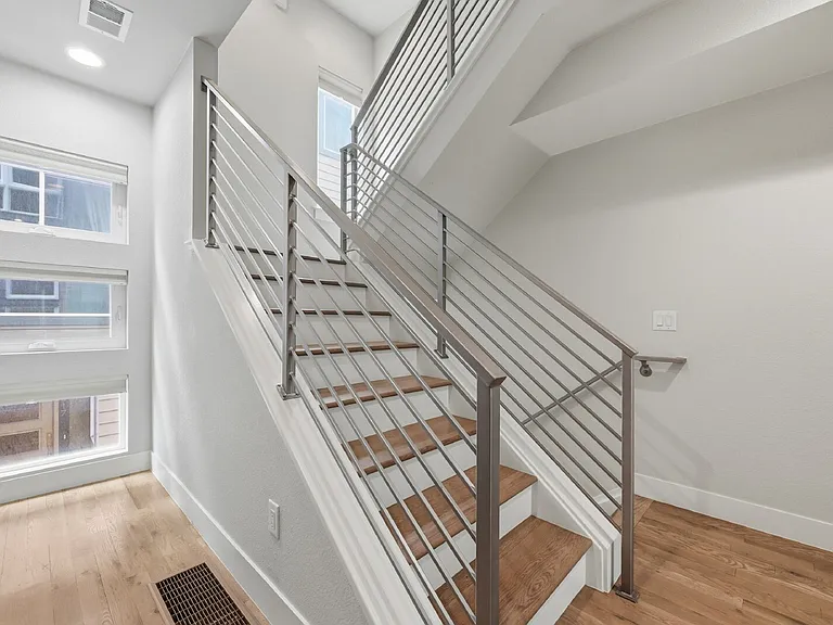 1927 N Hooker St — Photo 17