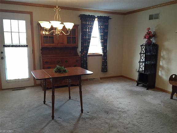 3rd image of 652 Meadow Pl