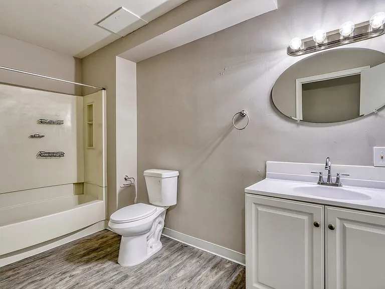 515 Seneca St — Photo 5
