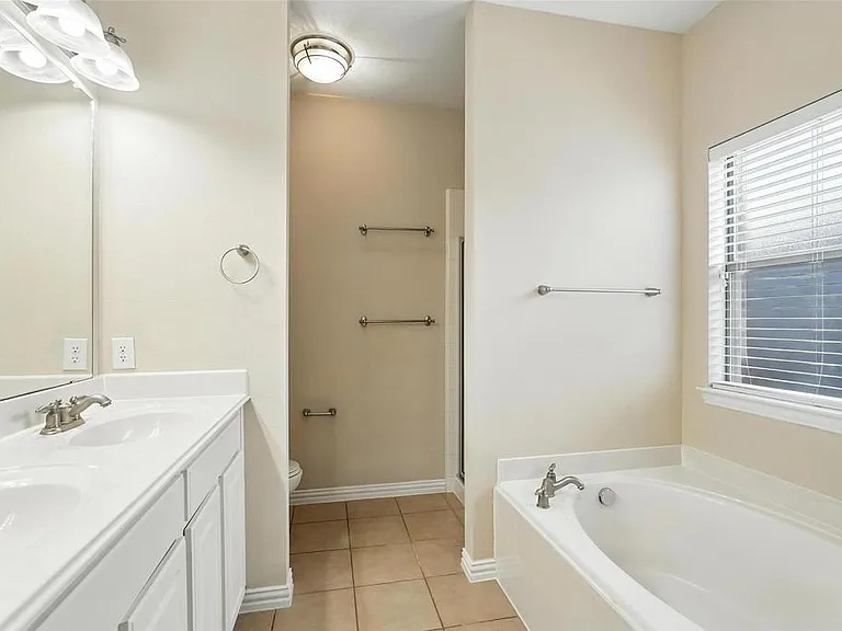 2101 Broadstone Dr — Photo 16