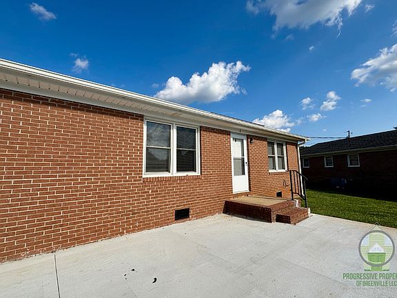 2nd image of 900 E Georgia Rd