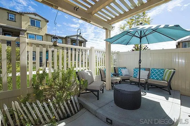 512 Moonlight Dr — Photo 8