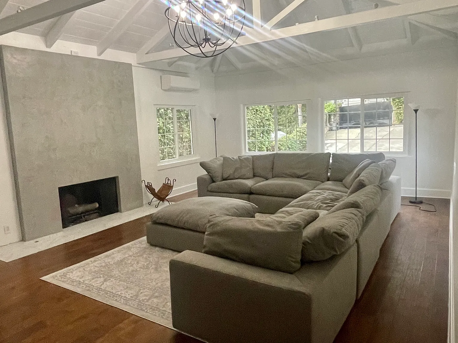 16633 Oak View Dr — Photo 2