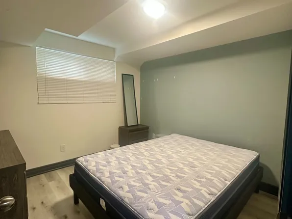 6859 Edenwood Dr Unit 20, Mississauga, ON L5N 5Z8