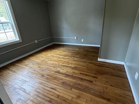 3rd image of 399 Robertsville Rd