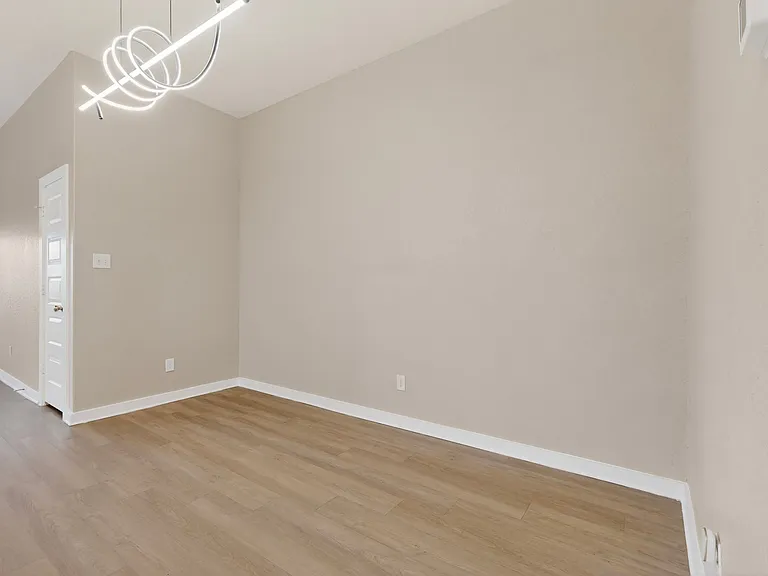 7619 Toledo Bnd — Photo 28