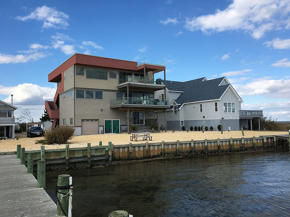 Bayside view of house