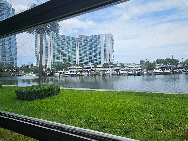 220 Kings Point Dr #105 — Photo 4