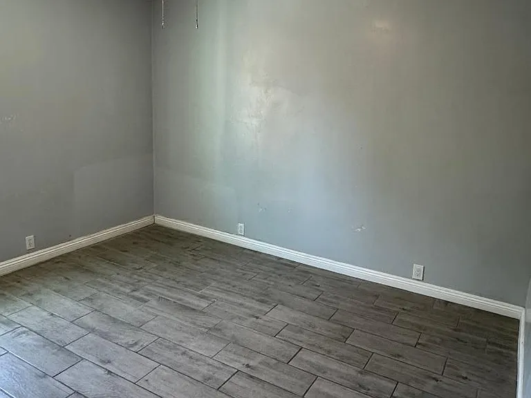 2300 Lake St — Photo 11