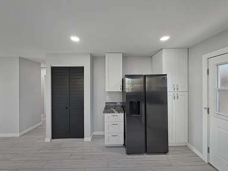 2452 E Ingersoll St — Photo 4