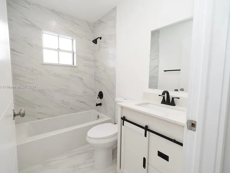 13541 SW 182nd St — Photo 4