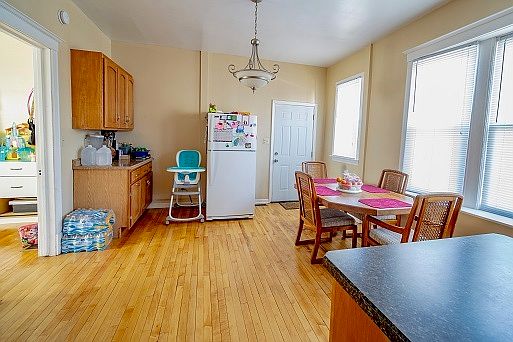 3rd image of 4501 S Sacramento Ave