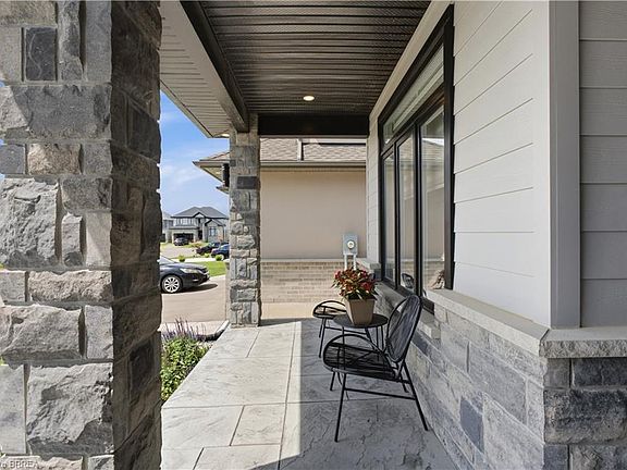 3rd image of 14 Windywood Ln