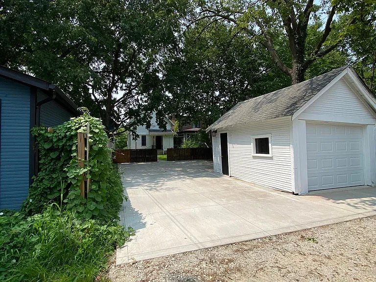 648 S Champion Ave — Photo 4