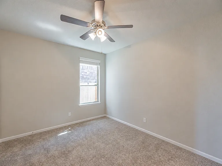 28503 Hannahs Harbor Ln — Photo 10