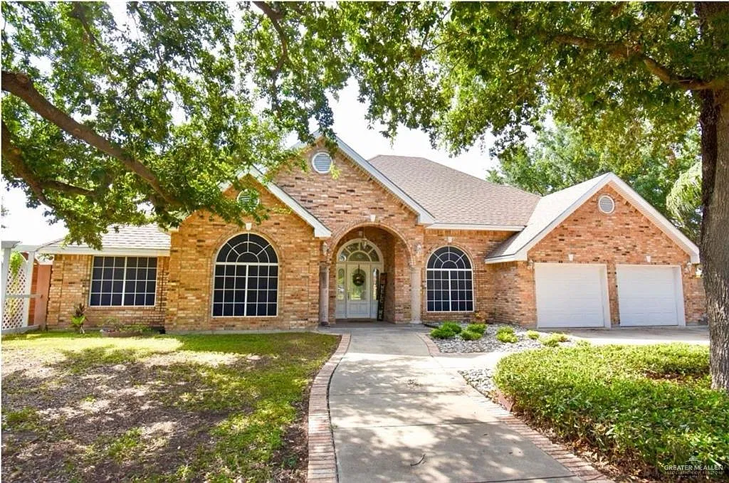 4 bed, 2.0 bath, 2230 sqft, $2,620 — Photo 1