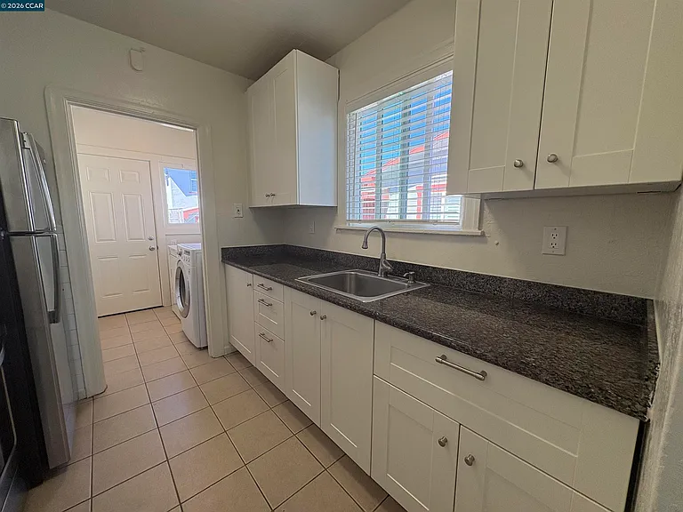 1602 Georgia St — Photo 10