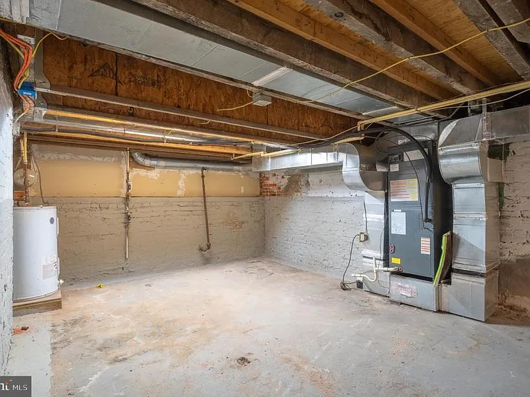 636 S Monroe St — Photo 34