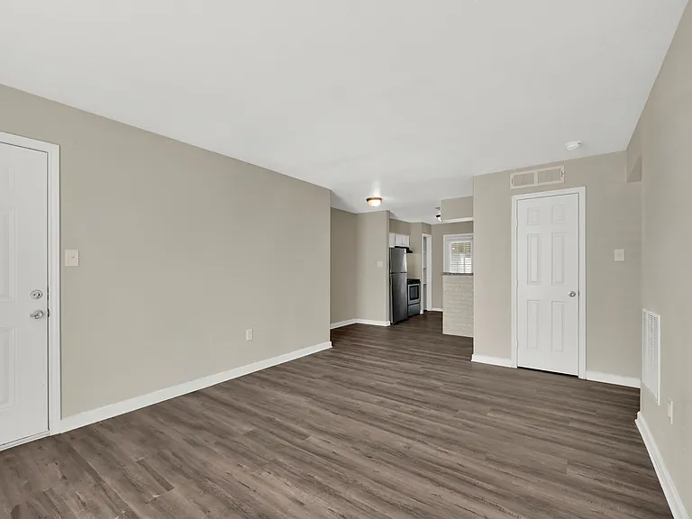 7245 Hillcroft St — Photo 2